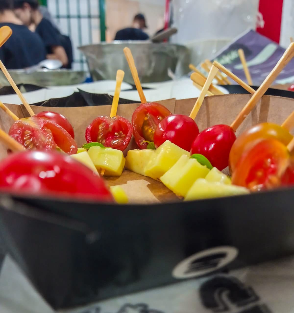 Queijo, tomate e manjericão